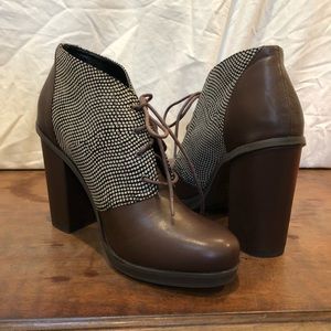 NWOT Brown Oxford Style heels - Size 9